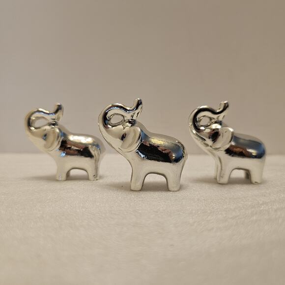 Trunk up 3 silver elephant place card holders For name cards Kate Aspen 2016 - Picture 1 of 6